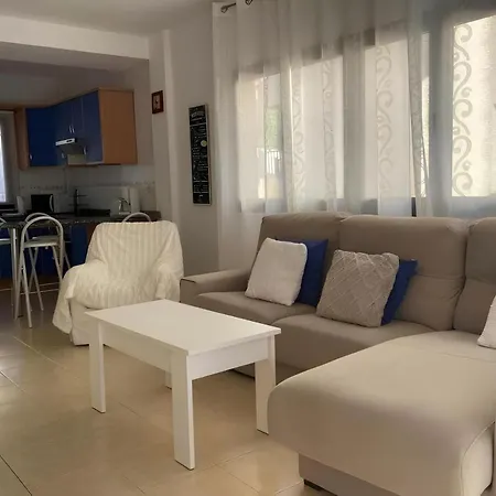Bonita Con Propio Entrada Y Con Piscina *