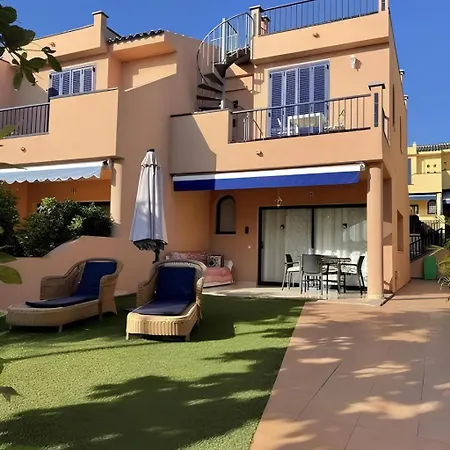 Villa Bonita Con Propio Entrada Y Con Piscina