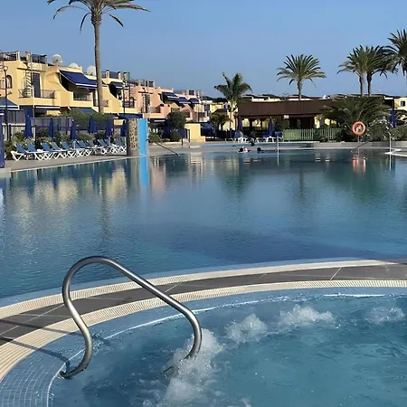 Bonita Con Propio Entrada Y Con Piscina San Bartolomé